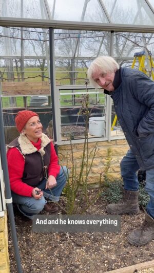 Sarah Beeny Instagram - PRUNING ROSES - Part 1.  A brilliant lesson from my wonderful and super knowledgeable friend @bloomingbert 🌹🌸🌺
Quick, the sap is rising! Xxx 🌱.
.
#roses #pruning #garden #gardeningtips