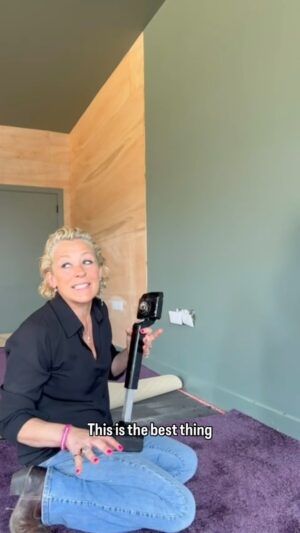Sarah Beeny Instagram - The best part of any project! 💜
.
.
#fabulous #purple #carpet #carpetright #mycarpetright  @carpetright_uk @floortek_ltd