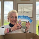 Sarah Beeny Instagram - What a wonderful day! It’s #worldbookday and my #paperback came out today - so light, so practical! 📚xxx . . . #sarahbeeny #thesimplelife #books