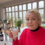 Sarah Beeny Instagram - AD I recently worked with Affinity Water on an important campaign to help you all be able to identify leaks in your home, because the nation could be wasting £697 million water bills each year, that’s 900 million litres of clean drinking water every day! Click the link in the @affinitywater bio to find out more. #AffinityWater #HomeLeaks #SaveOurStreams #Ad