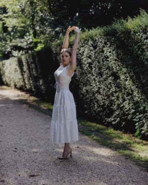 Sarah Bolger Instagram - I adore these!! Our cool ethereal london shoot with @nolwencif x @ladygunn is out now!
Thank you to everyone!
Photographer @nolwencif 
Wardrobe: @gace_this_is_this
Makeup: @emilywoodmakeup 
Hair: @ryanhumpagehair 
Publication: @ladygunn