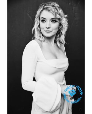 Sarah Bolger Instagram - Pleasure hanging with @tvinsider yesterday! Thank you @iheartmaarten for these incredible photos!! Hair: @mattshair 
Makeup: @makeupbysvh 
Stylist: @katiebof 
Suit: @awake_mode 🖤