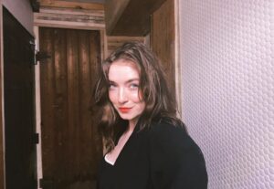 Sarah Bolger Instagram - 📸 cheers to the kind person who took these shots after seeing us brave a rain storm.