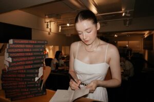 Sarah Bolger Instagram - Signing our hearts out today for #HauntedReels. You can order your copy now!!! 🖊️🖋️ @fantasiafestival