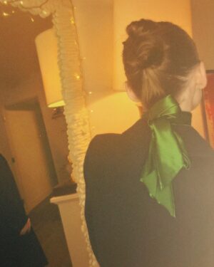 Sarah Bolger Instagram - When it doubt, put a bow on it! 🎀