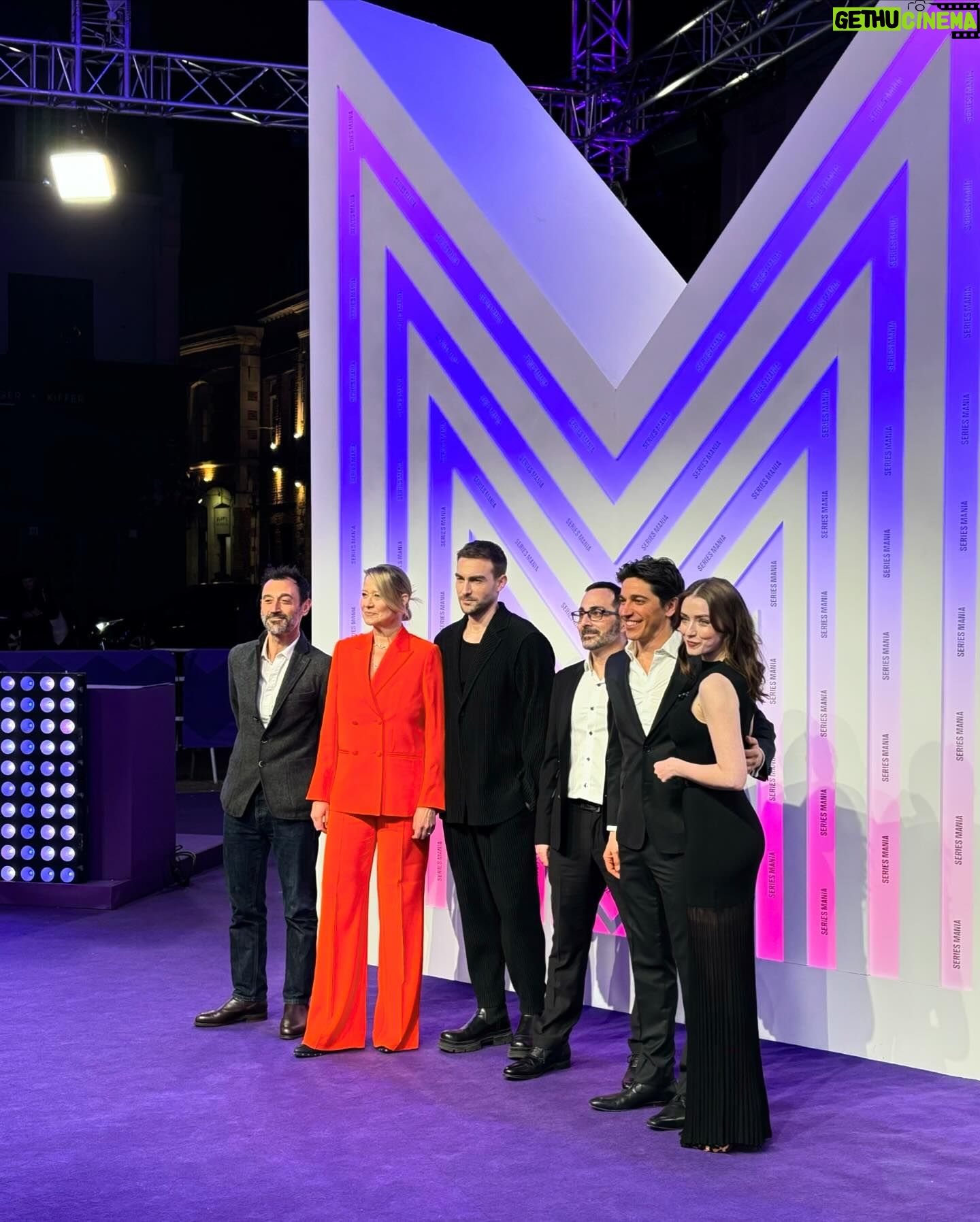 Sarah Bolger Instagram - I have never been so grateful to a group of people who are talented, kind and so much damn fun. Proud to be here in competition at @seriesmania. Thank you @yan_england, @artefr, Bruno Nahon, Olivier Glass, André Gulluni and thanks to the best cast anyone could have asked for. #REAMTCH. Coming soon.