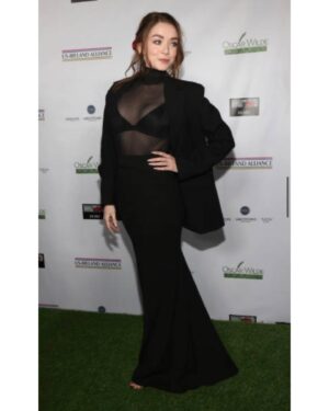 Sarah Bolger Instagram - Cheers to the amazing Irish talent in that room last night, and cheers to Oscar Wilde. Another glorious and fun @oscarwildeawardsla #badrobot ☘️