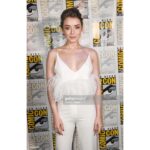 Sarah Bolger Instagram - SEASON 5, baby!! I don’t think you understand the joy and surprise I felt today hearing we got picked up for another season. To these beautiful people on stage with me… to the kind fans… and to @fxnetworks I say: “Thank you. Thank you. Thank you!!!!!! “💫