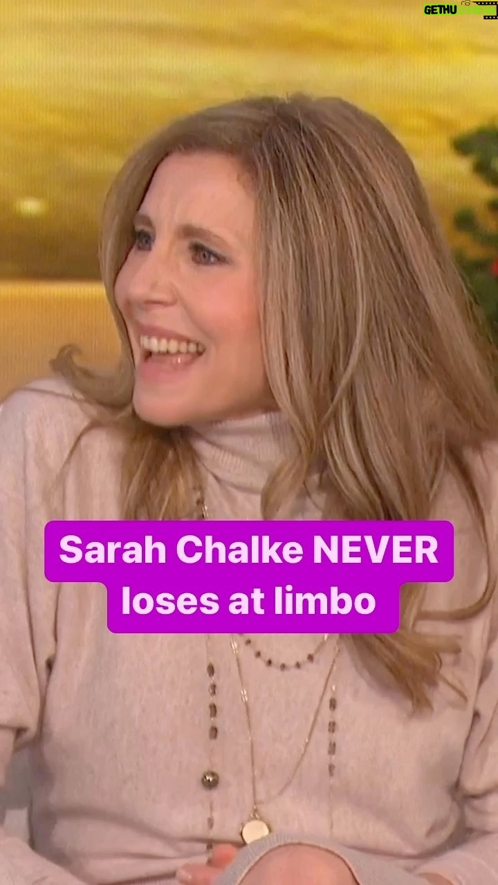 Sarah Chalke Instagram - @sarahchalke the limbo champ 🤝 sprained ankles #limbo #competition #competitive #fireflylane #roancurtis #winning