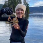 Sarah Chalke Instagram - How to catch dinner in the winter in Canada. Have friends who take you to drop traps in the ocean on paddle boards. #TBT to a day that was hailing when we started and then the sun came out…☀️🦀