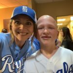 Sarah Chalke Instagram - Usually at this time of year, we’d be at @bigslickkc to raise money for @childrensmercy hospital. (As you can see from the first picture I don’t know how “sports” work.) Go to bigslickkc.org for more info on tonight’s virtual event!