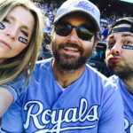 Sarah Chalke Instagram - Usually at this time of year, we’d be at @bigslickkc to raise money for @childrensmercy hospital. (As you can see from the first picture I don’t know how “sports” work.) Go to bigslickkc.org for more info on tonight’s virtual event!
