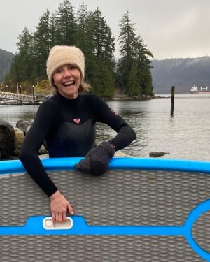 Sarah Chalke Instagram - How to catch dinner in the winter in Canada. Have friends who take you to drop traps in the ocean on paddle boards. #TBT to a day that was hailing when we started and then the sun came out…☀️🦀