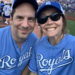 Sarah Chalke Instagram - Usually at this time of year, we’d be at @bigslickkc to raise money for @childrensmercy hospital. (As you can see from the first picture I don’t know how “sports” work.) Go to bigslickkc.org for more info on tonight’s virtual event!