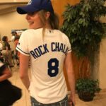 Sarah Chalke Instagram - Usually at this time of year, we’d be at @bigslickkc to raise money for @childrensmercy hospital. (As you can see from the first picture I don’t know how “sports” work.) Go to bigslickkc.org for more info on tonight’s virtual event!