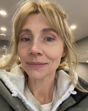 Sarah Chalke Instagram - So we had the best, most creative, talented hair and makeup team on this show. Kate and Heather…and the entire department, thank you for making the 5am’s so fun. #FireflyLane @netflix
