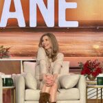 Sarah Chalke Instagram – And thank you for getting me ready!
💄@fionastiles
💁🏼♀️@riawna
👗@reiss
👢@zimmermann
Necklace- my mom
❤️
@thetalkcbs