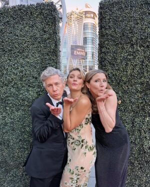 Sarah Chalke Instagram - Emmy’s pt 2 🤪
