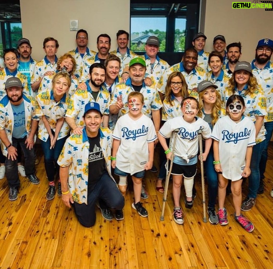 Sarah Chalke Instagram - So sad to miss @bigslickkc this year! Tickets for tonight at bigslick.org and shirts @charliehustleco all proceeds go to @childrensmercy hospital ❤️
