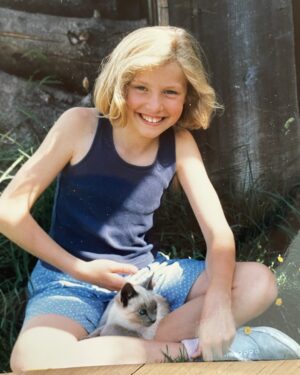 Sarah Chalke Instagram - #Fbf to when my sister and I each got a kitten and they slept on our pillows that night and my sister woke up the next morning so allergic with a swollen face and we couldn’t keep them. 😭 (I had wanted a pet so desperately that I had made a home out of a cardboard box and a plant for a caterpillar and an ant)