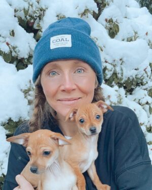 Sarah Chalke Instagram - #FBF to fostering these two little pups❤️💔