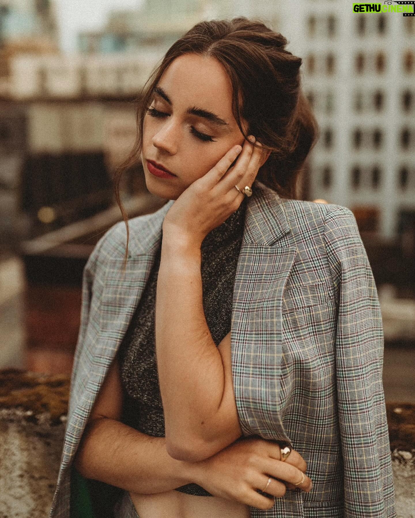 Sarah Desjardins Instagram - Acting like I know what it means to be mysterious and not divulge my entire life story upon “hello.”