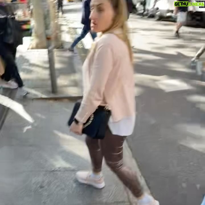 Sarah Desjardins Instagram - España !!