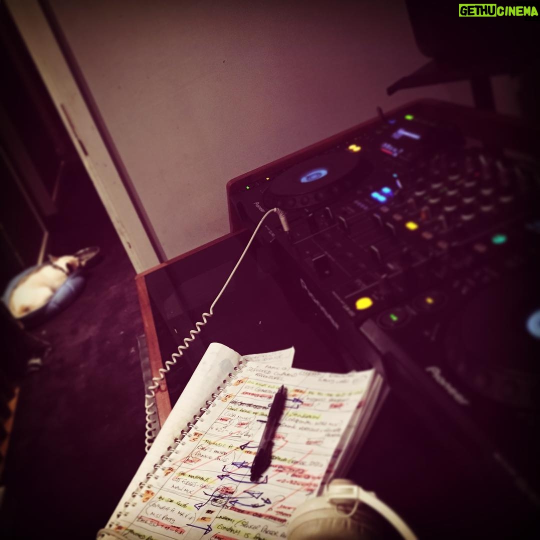 Sarah Harding Instagram - Meanwhile...my #pov π#new #set #pioneer #workinprogress ππΌπ€πΌππΌ πβ€οΈπΆπ―