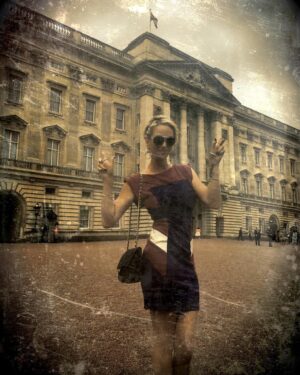 Sarah Harding Instagram - Loved my Very British dress from @MAIOCCI  yesterday....#buckinghampalace #princestrust ❤️🇬🇧☺️👍🏻😌👌🏼
