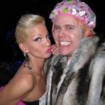 Sarah Harding Instagram – So good catching up with cheeky fella face to face on his live insa yesterday!😊(my Halloween face mask and your shower aside! lol 🙈😅) @theperezhilton 
Been to long!😘
#throwback #goodtimes #lol #kisses 😘😘😘