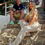 Sarah Machet Instagram – À quand votre prochaine escapade?
Tu rêves d’un voyage surprise? ✈️🏖☀️
Connaître ta destination 48h avant le départ?
Découvrir de nouveaux lieux surprises en couple, en famille ou entre potes? 👫👨👩👧👧👨👩👧👧🦸♂️
@waynaboxfr est fait pour toi!
Pour fêter nos 10 ans, on a fait appel à eux pour un voyage surprise en amoureux 🤩
Comment fonctionne Waynabox?
1.Choisissez une expérience. Choisissez l’aventure surprise que vous préférez. Voyage en avion, route, dîner surprise … c’est vous qui décidez!
2. Personnalisez votre réservation. Sélectionnez les dates et choisissez les détails de votre expérience. L’émotion est garantie dès le premier instant!
3. Surprise! Découvrez votre aventure 48h avant!
Vous aussi, offrez-vous l’aventure! Ou faites plaisir à vos proches 🤩
20€ de réduction sur votre prochaine destination surprise avec le code WAYNASARAH20 🎁
#love #travel #waynaboxfr #couple #mallorca #españa #momanddad