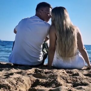 Sarah Machet Instagram - On s'envole pour nos 10 ans?

#love #mallorca #couple #parents #life #spain #travel