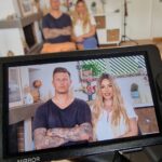Sarah Machet Instagram – Alors on a repris les tournages 🫶

Exactement nos 126ème et 127ème jours de tournage 🤩

Après des mois d’absence, on a à nouveau ouvert nos portes aux caméras de @mamanscelebres_tfx 🎥

Et ça n’a pas été de tout repos 🤣

Cette saison, pour notre part, tout l’enjeu tournera autour de l’enjeu du couple une fois devenus parents… 👩‍❤️‍👨

Ça vous parle?

En 2023 en France 27% des enfants mineurs ont des parents séparés… ça fait peur! Et c’est surtout hyper triste…

On espère jamais faire partie de ces pourcentages 🙏

On a passé le cap des premiers 10 ans avec brio ✨️
Et comme on a resigné pour 10 ans, du coup… on veut préserver notre couple des aléas de la parentalité.

Vos conseils?

❤️🤍🩵💛💜🩷

#happy #couple #tvshow #mamansetcelebres #tfxtv #geneve