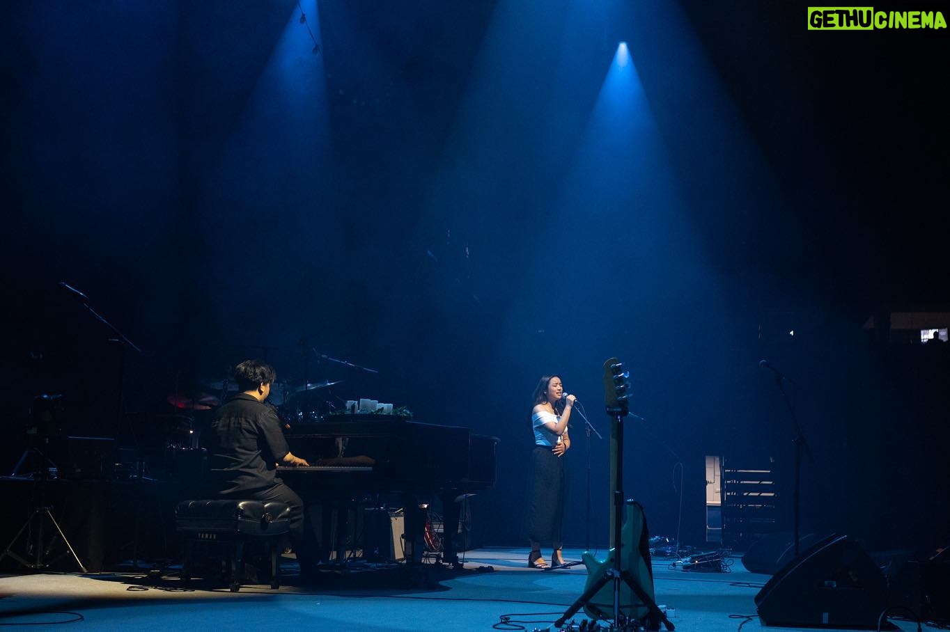 Sarah McLachlan Instagram - A special start to the tour - I had the pleasure of having a handful of students and alumni from the @sarahschoolofmusic be my opening act! Thank you to @nirvie.sings, Prince and Angelaica, Jayden and Ashton, and @ahsia.wav. I am so proud of you all. XoS #FTE30TOUR