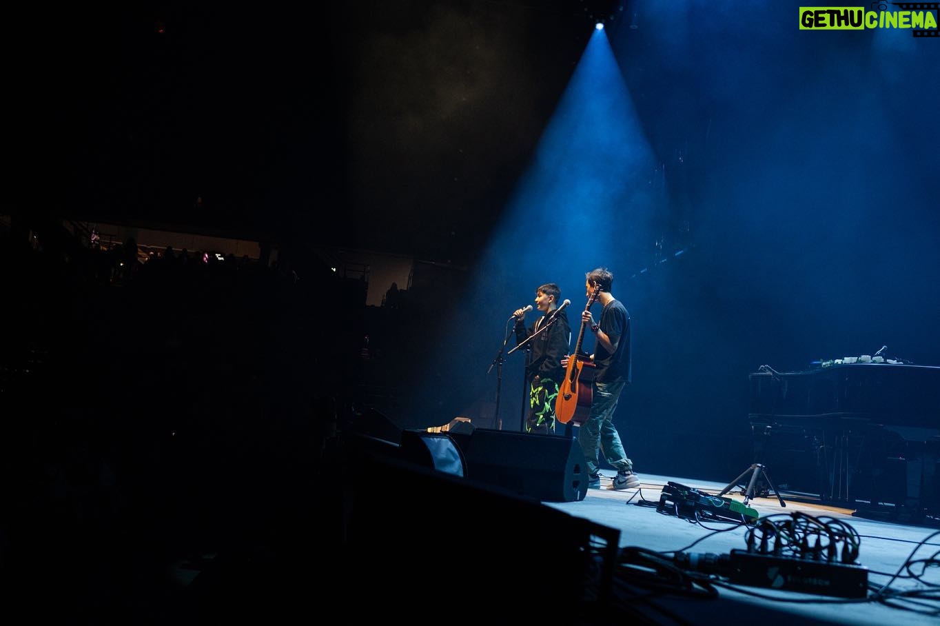 Sarah McLachlan Instagram - A special start to the tour - I had the pleasure of having a handful of students and alumni from the @sarahschoolofmusic be my opening act! Thank you to @nirvie.sings, Prince and Angelaica, Jayden and Ashton, and @ahsia.wav. I am so proud of you all. XoS #FTE30TOUR