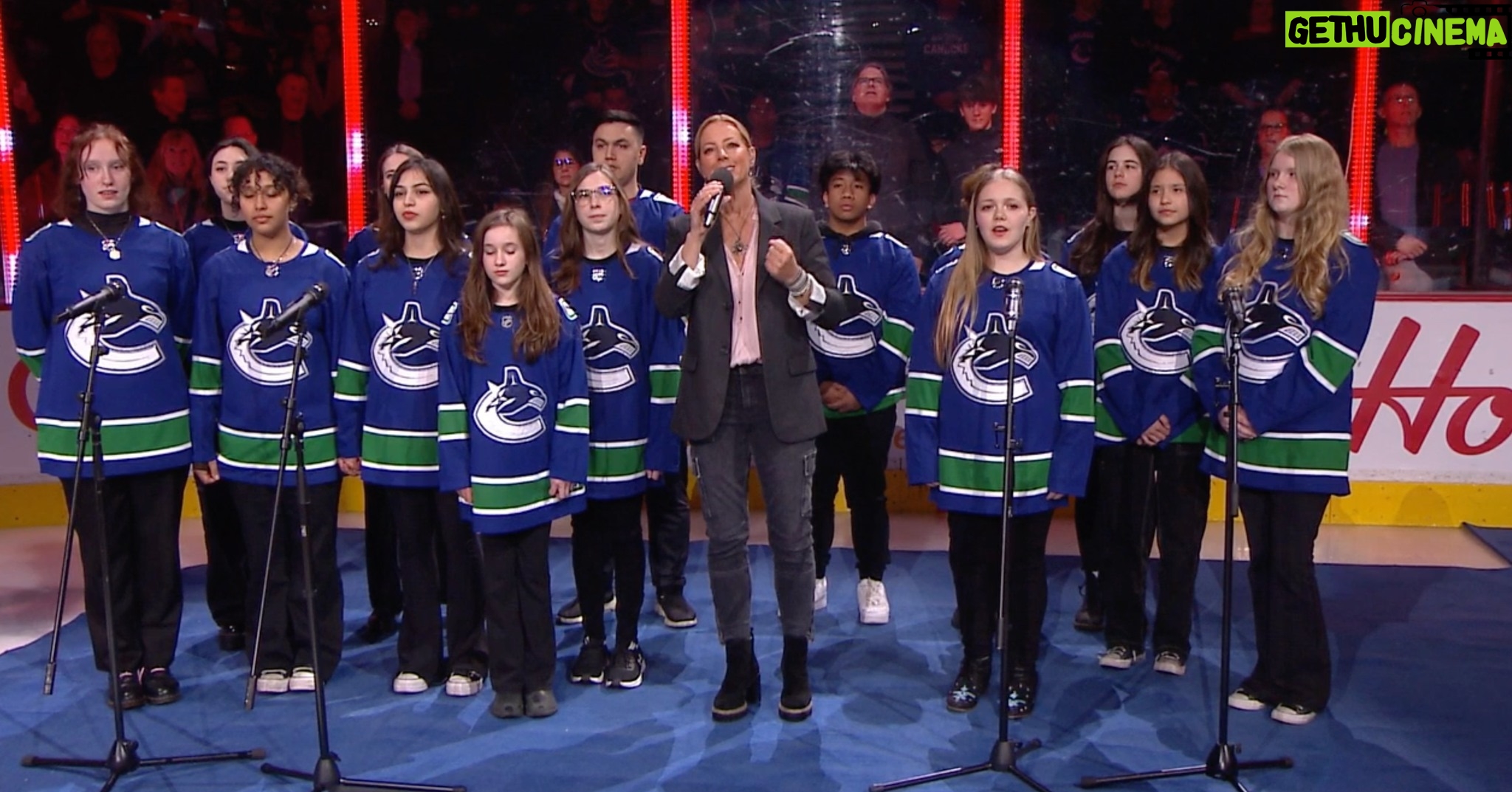 Sarah McLachlan Instagram - #respot Sharing these beautiful 2023 moments from the @sarahschoolofmusic. XoS 1. AHSIA, an alumni and instructor, performing at our fundraising event 2. Singing the National Anthem at a Canucks game with the Senior Musical Theatre class 3. BTS photo of our students at our Winter Concert Celebration 4. Surrey Guitar class with Alan 5. Announcing that MacEwan University is becoming our host space for our Edmonton Programs! 6. Our first-ever Alumni performance at @redgateartssociety 7. Year End Concert! 8. Our Jazz band performing at @guiltandco 9. Our first HIVE Friday with our songwriting class 10. Another Year End concert! Thank you for being part of our 2023! ❤️ #SoM #findyourvoice