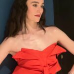 Sarah Pidgeon Instagram - What a whirlwind of a gorgeous night. @christopherjohnrogers made me feel like a real life flower and @misha212, @brianfisherhair, @chloehartstien, and @christinachanel wrapped everything up with a perfect bow. @stereophonicplay finished taping Fallon at 6 and @julianakdc and I got out of the 70s and into Garden of Time in an hour flat thanks to such genius teams. Then we got to celebrate with @jimmyfallon, enjoyed some donuts, and ended the night at the piano thanks to @sofiacoppola Thank you @voguemagazine for hosting such an incredible night and @AmazonFashion for having me, it was so special to celebrate the evening with them as they were my first tv family with The Wilds. Always grateful to @thegershagency, @anoncontent , and @wolfkasteler — I wouldn’t be anywhere near the met without them 🌸🌸🌸