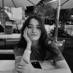 Sarah Pidgeon Instagram - Active listener
