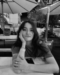 Sarah Pidgeon Instagram - Active listener