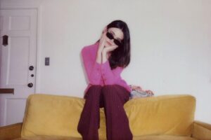 Sarah Pidgeon Instagram - Almost a year ago with @serenareynolds on and around her sweet yellow couch