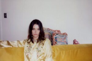 Sarah Pidgeon Instagram - Almost a year ago with @serenareynolds on and around her sweet yellow couch