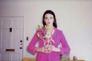 Sarah Pidgeon Instagram - Almost a year ago with @serenareynolds on and around her sweet yellow couch