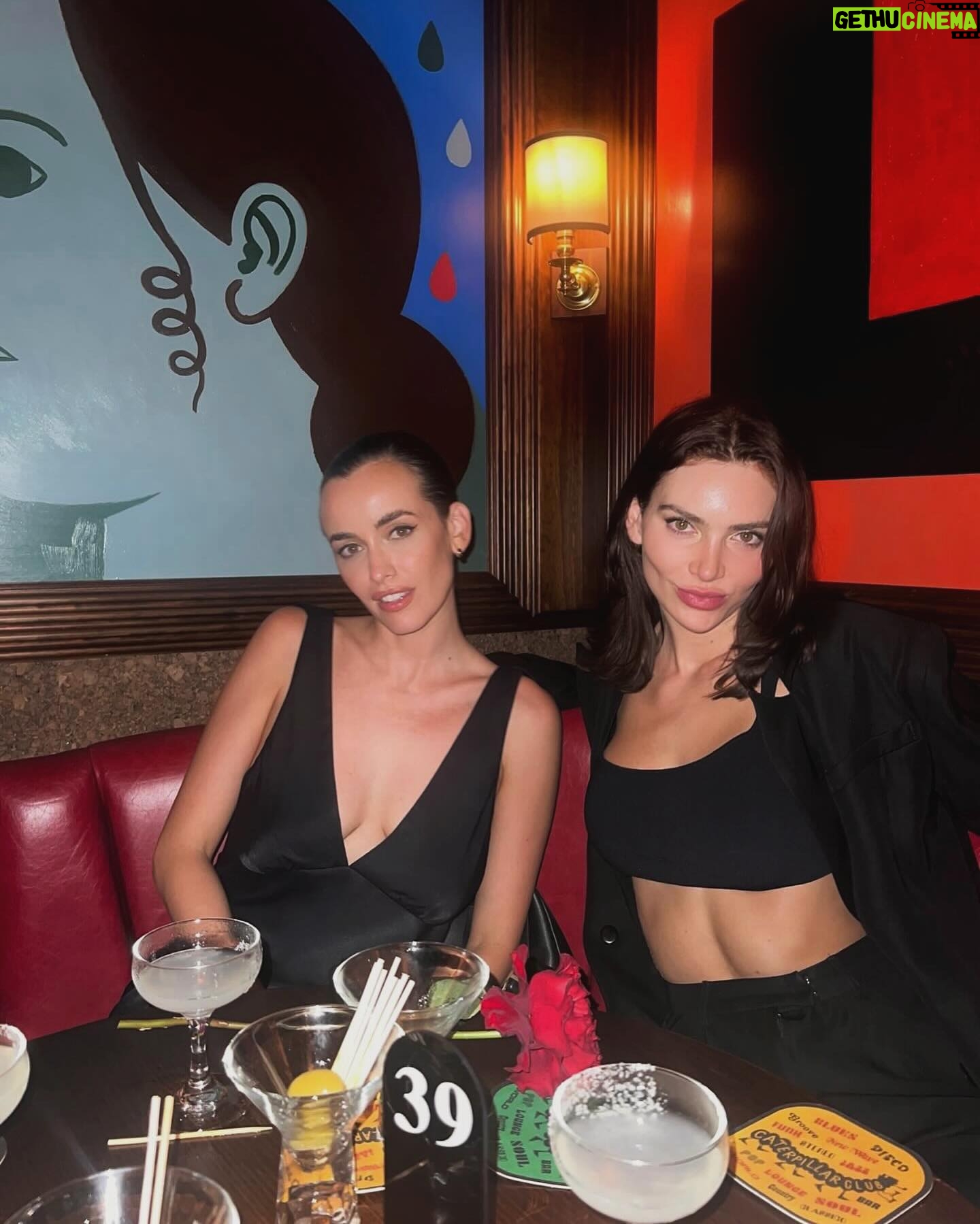 Sarah Stephens Instagram - A very indulgent movie night with the gals πΏπ· #TheNewLook @vogueaustralia x @appletv