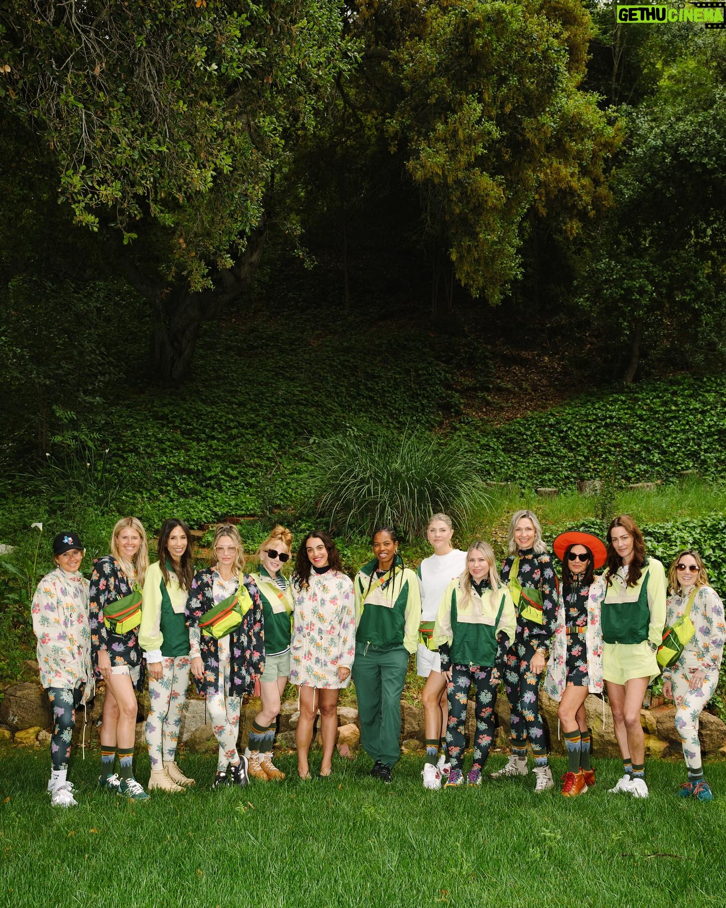 Sarah Wright Instagram - Such an amazing morning celebrating @thisisthegreat_ spring THE GREAT. OUTDOORS collection! I don’t hike as often as I want to and this was the greatest way to start my morning with some amazing ladies! @emilyandmeritt love you both so much! Tap the photos and check out the collection @morganpansing your photos are always SOOOOO stunnning!!!