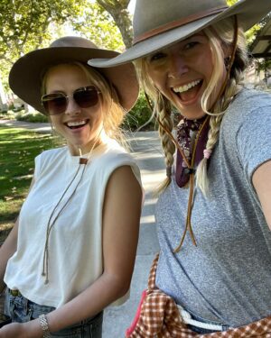 Sarah Wright Instagram - Happy American 38th birthday you dream girl. Getting to walk this life with you is such an unbelievable honor and gift. You are magic. You make me a better human just being in your orbit. I love you my soul sister ❤️🙌🏻✨ @teresapalmer @themotherdazepodcast