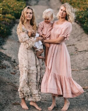 Sarah Wright Instagram - Happy American 38th birthday you dream girl. Getting to walk this life with you is such an unbelievable honor and gift. You are magic. You make me a better human just being in your orbit. I love you my soul sister ❤️🙌🏻✨ @teresapalmer @themotherdazepodcast