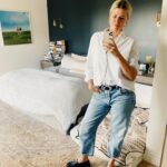 Sarah Wright Instagram - TGIF !!!! ✨🙌🏻 and loving this new regenerative cotton jean by my friends @citizensofhumanity !! Tap to check out the newest Dahlia baby roll dream jean.