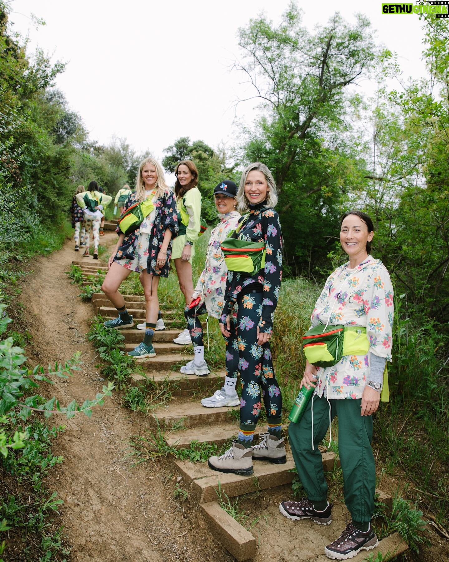 Sarah Wright Instagram - Such an amazing morning celebrating @thisisthegreat_ spring THE GREAT. OUTDOORS collection! I don’t hike as often as I want to and this was the greatest way to start my morning with some amazing ladies! @emilyandmeritt love you both so much! Tap the photos and check out the collection @morganpansing your photos are always SOOOOO stunnning!!!