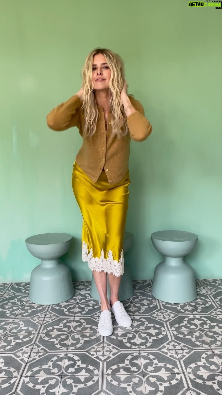 Sarah Wright Instagram - Cannot wait to share the magic of our @fredasalvador shoot and the dreamiest team @striiike @jennstreicher @kristiestreicher @streicherhair @nickisebastian - got to showcase some of my most favorite brands in this shoot. The amazing @citizensofhumanity @agolde @shopdoen @thisisthegreat_ @shopclarev @motherdenim @christydawn @simonefanstore ✨✨✨✨✨ more to comeeeeeee (also I cannot stop listening to this @noahkahanmusic album, I found because of @brandicarlile and the song they sing makes me cry.. but every single song is pure perfection and evokes so much emotion and joy!)
