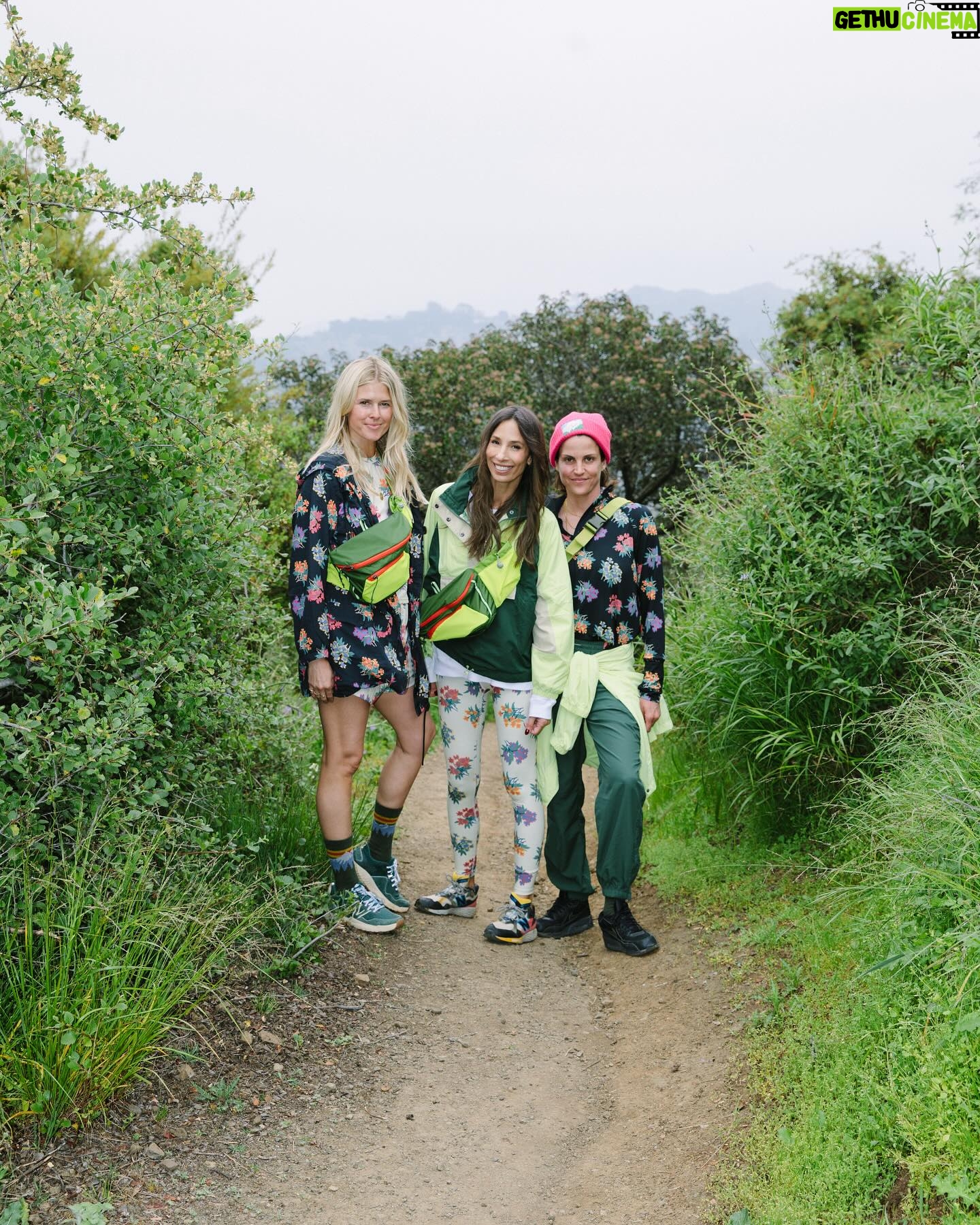 Sarah Wright Instagram - Such an amazing morning celebrating @thisisthegreat_ spring THE GREAT. OUTDOORS collection! I don’t hike as often as I want to and this was the greatest way to start my morning with some amazing ladies! @emilyandmeritt love you both so much! Tap the photos and check out the collection @morganpansing your photos are always SOOOOO stunnning!!!